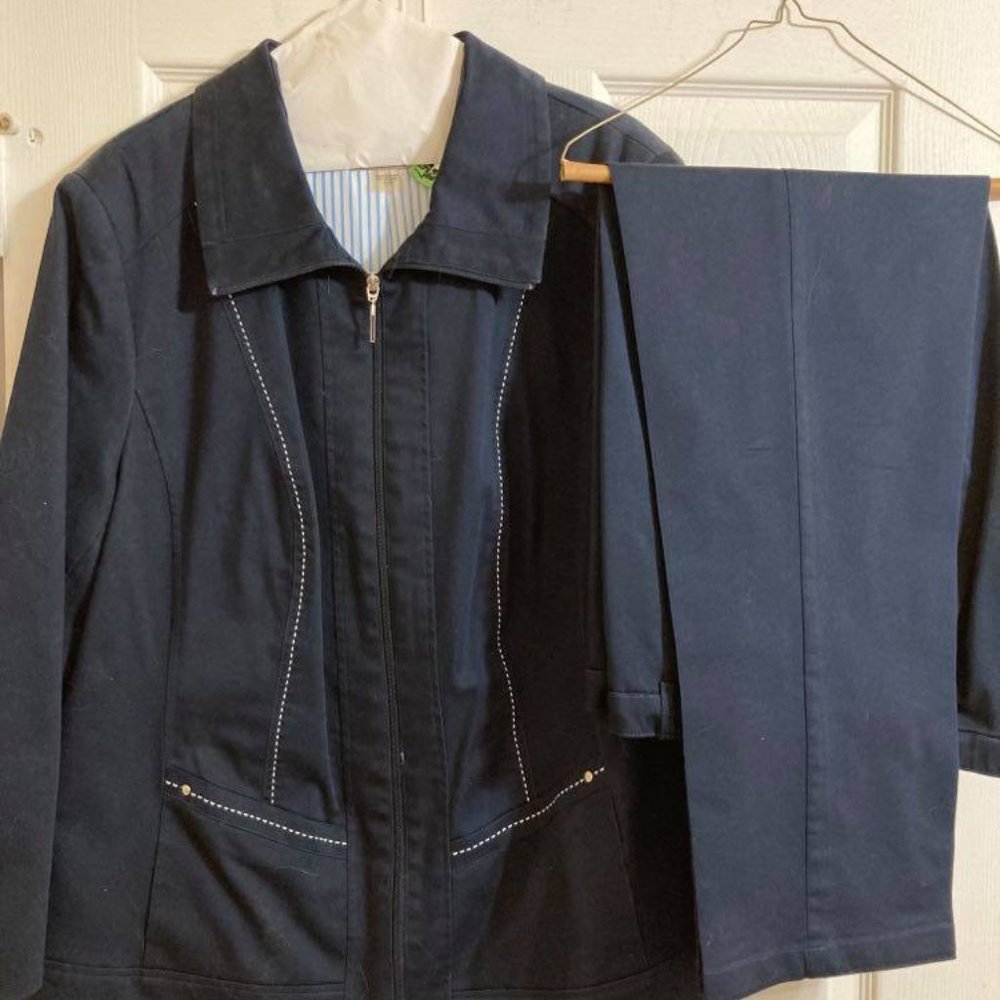 Sporty dark navy two piece pant suit